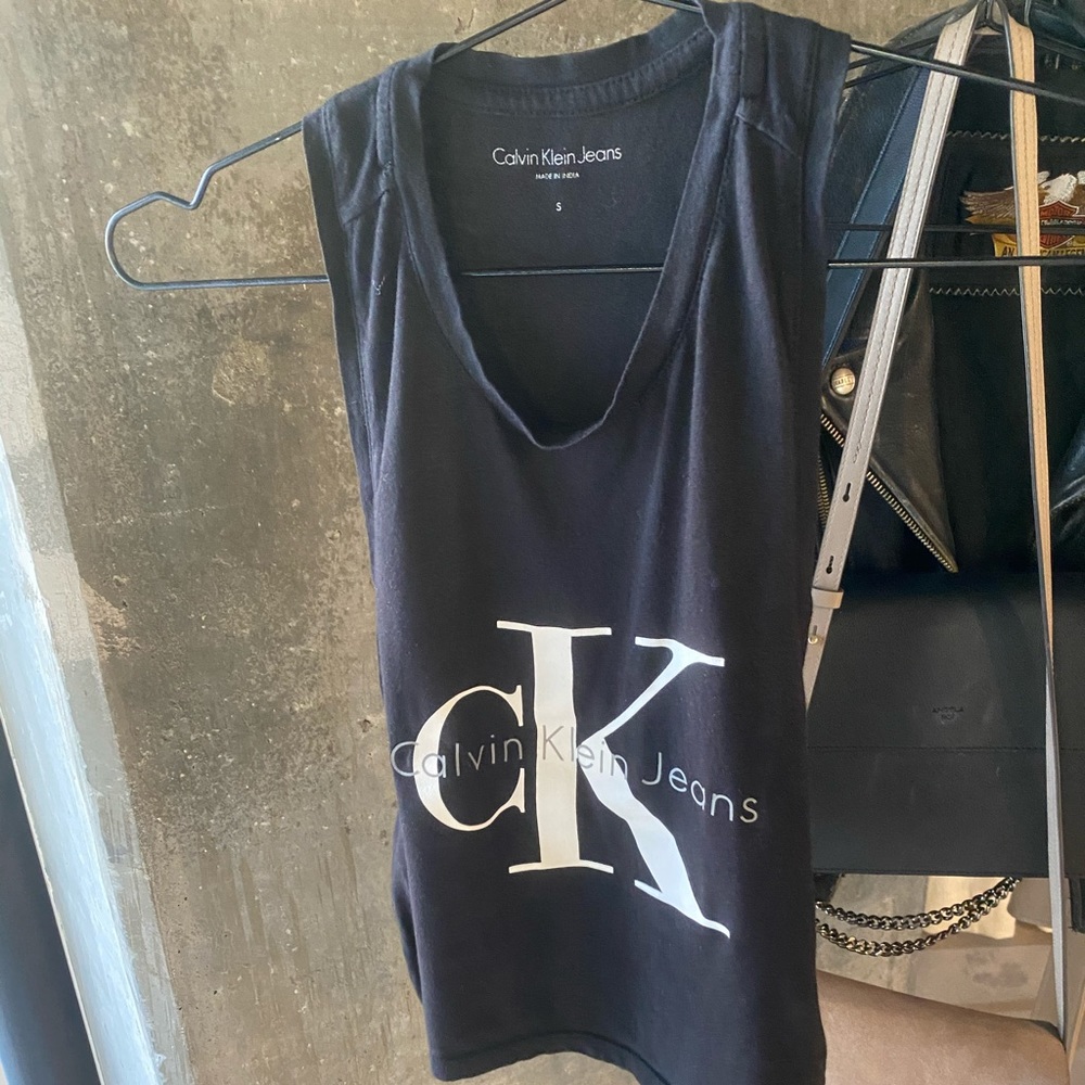 Racer back muscle tee crop top